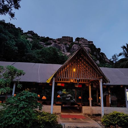 Lazy Panda Hotel ฮัมปี ภายนอก รูปภาพ