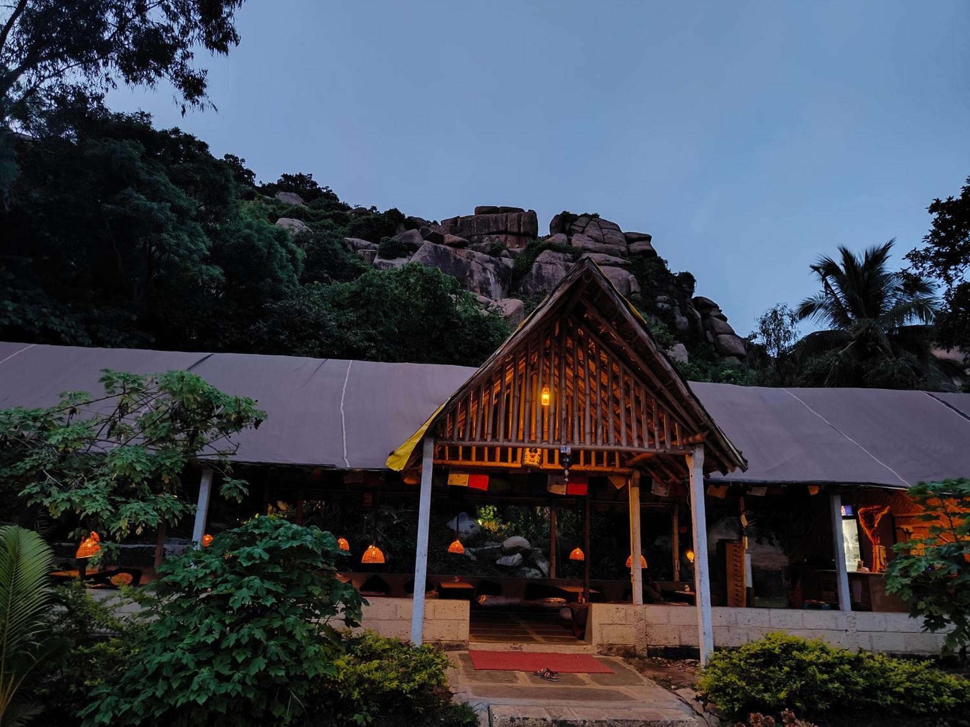 Lazy Panda Hotel ฮัมปี ภายนอก รูปภาพ